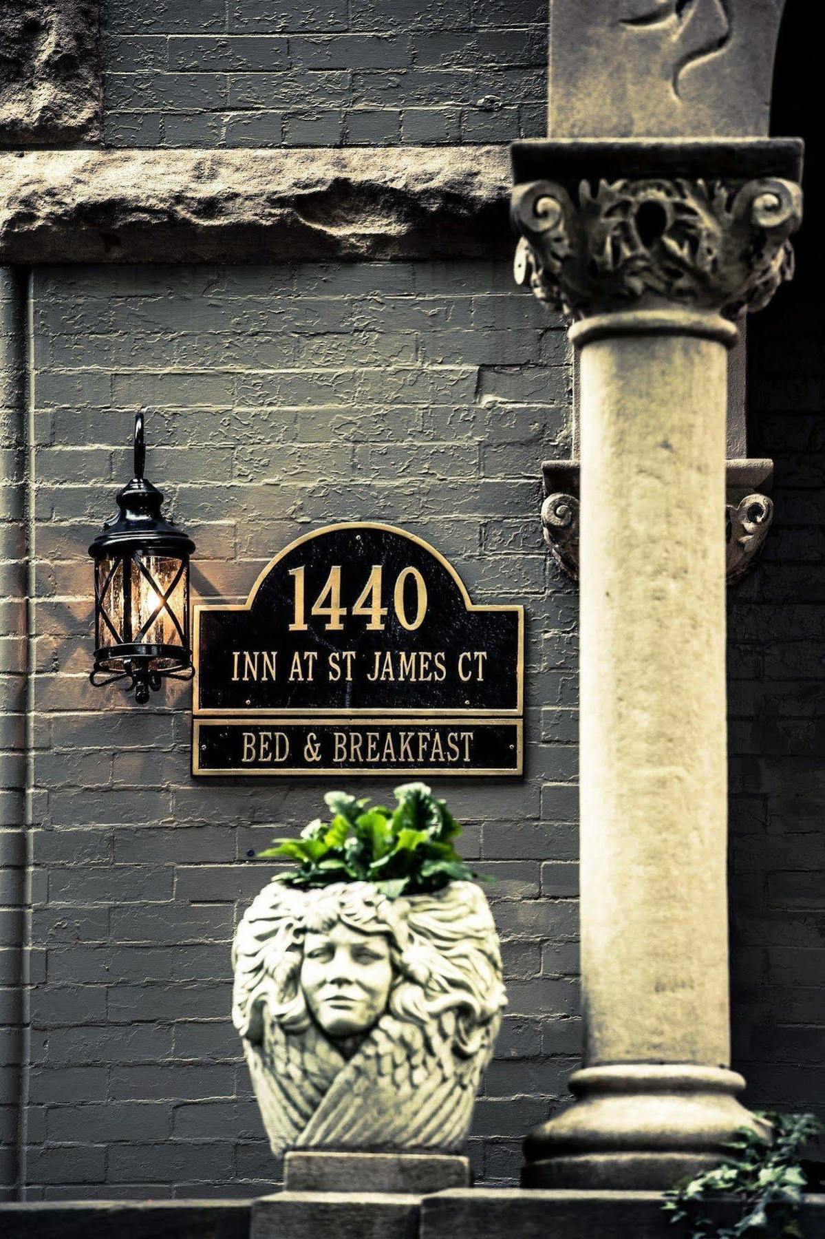 Inn At St James Court Louisville Exteriör bild