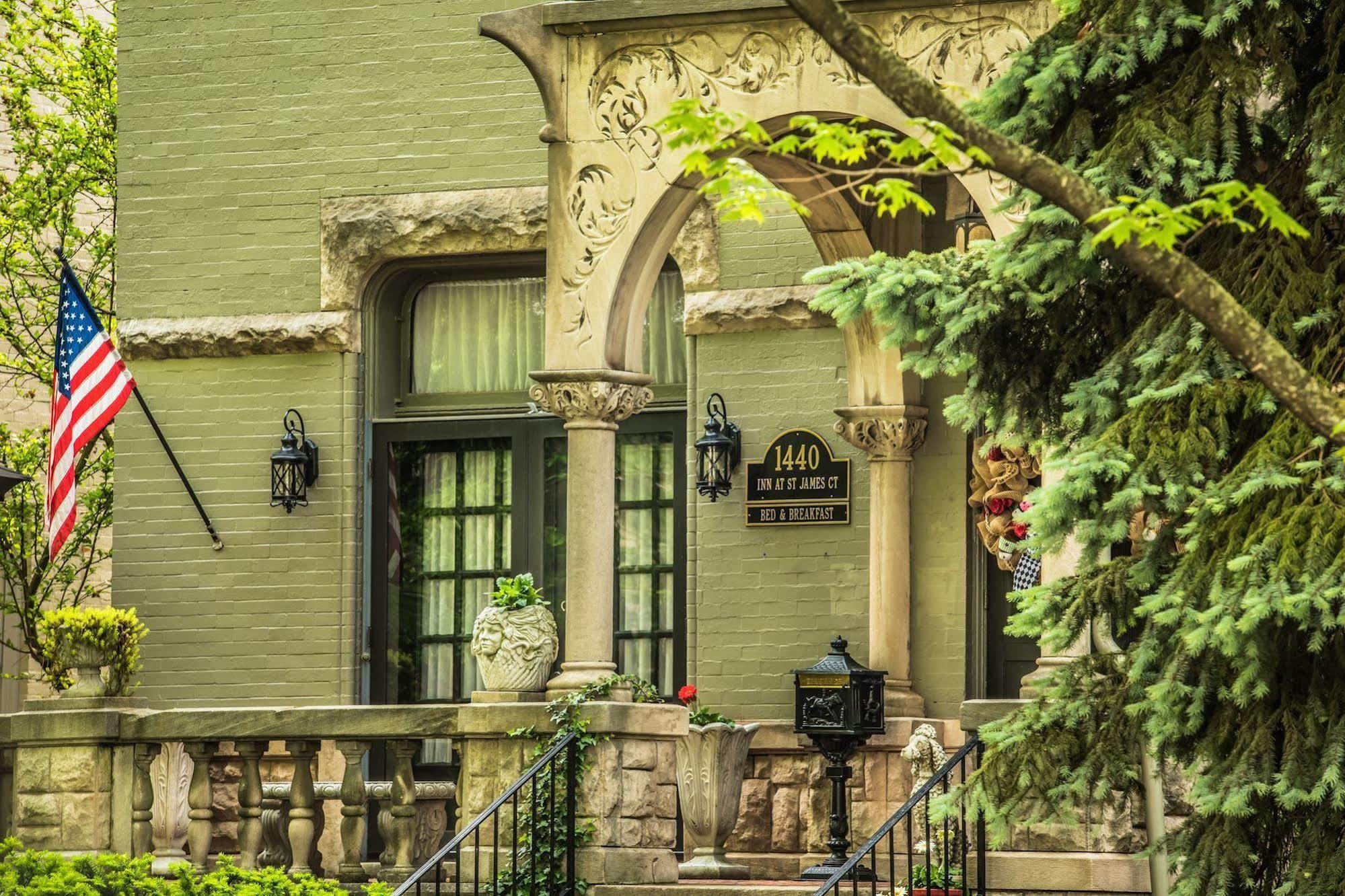 Inn At St James Court Louisville Exteriör bild